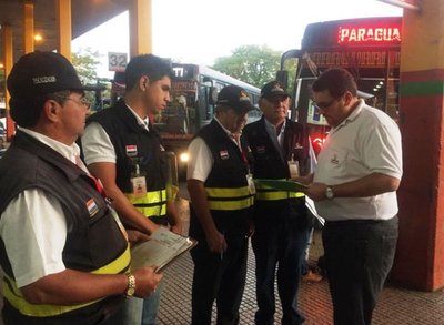 Paro total de transporte al interior comienza a regirse desde este domingo