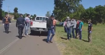 San Ignacio: viajaban 12 personas en la carrocería de una camioneta y quisieron ingresar a la ciudad