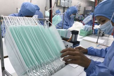 El negocio por tras del coronavirus: China exportó 3.860 millones de mascarillas
