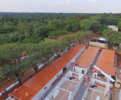 Avanza la construcción de los hospitales de contingencia con la colocación del techo de los futuros pabellones