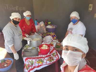 Iniciativa de voluntarios permite alimentar a 100 familias