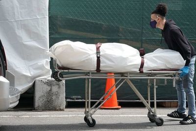 El mundo se acerca a 100.000 muertos por coronavirus y celebra la Semana Santa confinado
