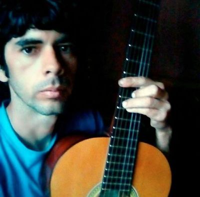 Joven adapta "13 Tuyuti" a "Bata Moroti" como homenaje al personal de blanco
