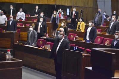 Aprueban con modificaciones prórroga de mandatos de intendentes y de elecciones municipales