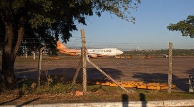 Llegó otro avión carguero con insumos médicos