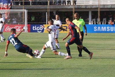 ¿Y si te olvidas que no se puede escupir?, futbolistas cuestionan nuevo protocolo