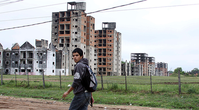 Unos 12 mil personas se beneficiarán con la construcción de viviendas económicas.