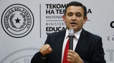 Petta dice que seguirá en el MEC mientras que goce de la confianza de Abdo