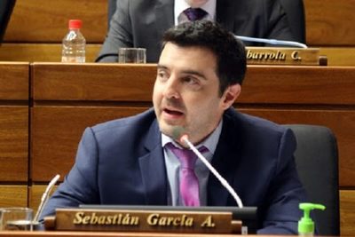 "Mazzoleni tendría que empezar a cortar cabezas, no es momento para adoptar posturas tibias", señala diputado