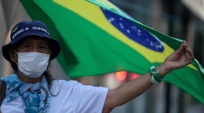 El desempleo en Brasil subió hasta el 12,6 % en abril por crisis de COVID-19