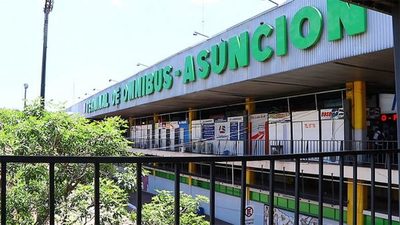 Buses del interior no ingresan a la Terminal y piden rebaja del 50% de las tasas por embarque