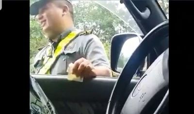 Director de Caminera insinúa que tendieron trampa a inspector coimero