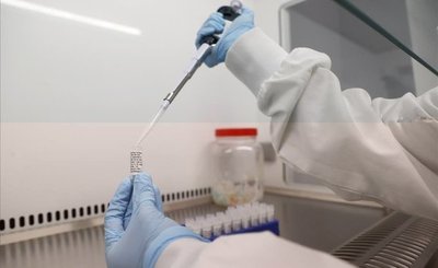 Médico con COVID positivo que prestaba servicios en Concepción, habría tenido contacto con 10 personas