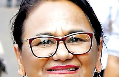 Intendenta y gobernadores recibieron millonaria remuneración en dos meses