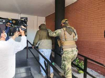 Imputan a cuatro personas presuntamente implicadas en la venta ilegal de municiones y armas de uso militar