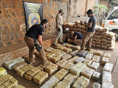 Interceptan camión con cerca de 730 kilos de marihuana en Itapúa