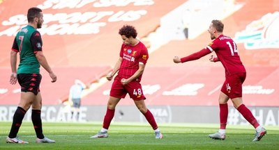 Liverpool logra primer triunfo como campeón y piensa en batir récords