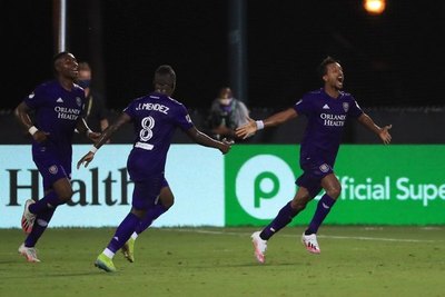 La MLS regresó con protesta contra el racismo y un decisivo Nani